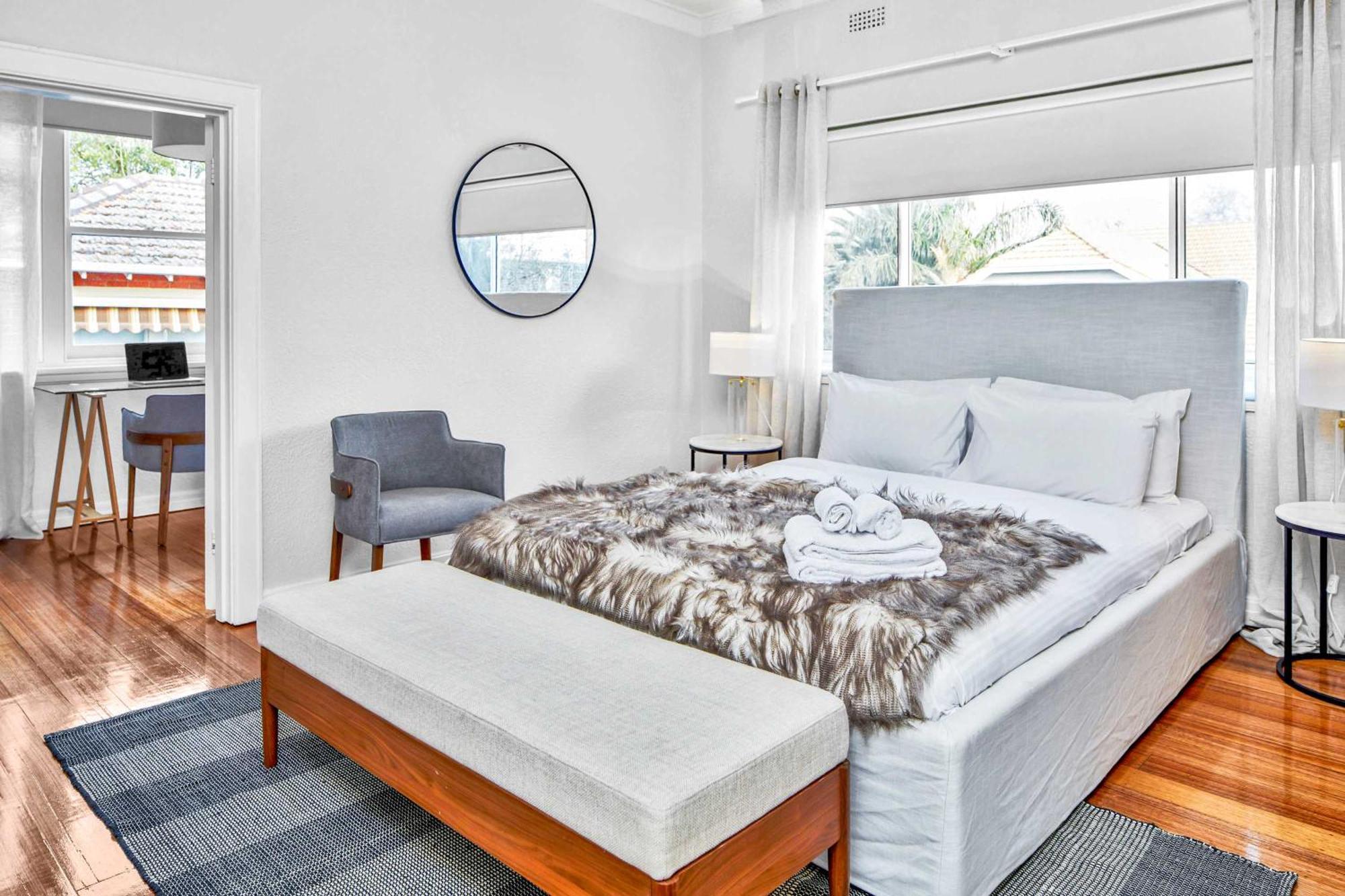 1 Bedroom Art Deco With Study Apartment