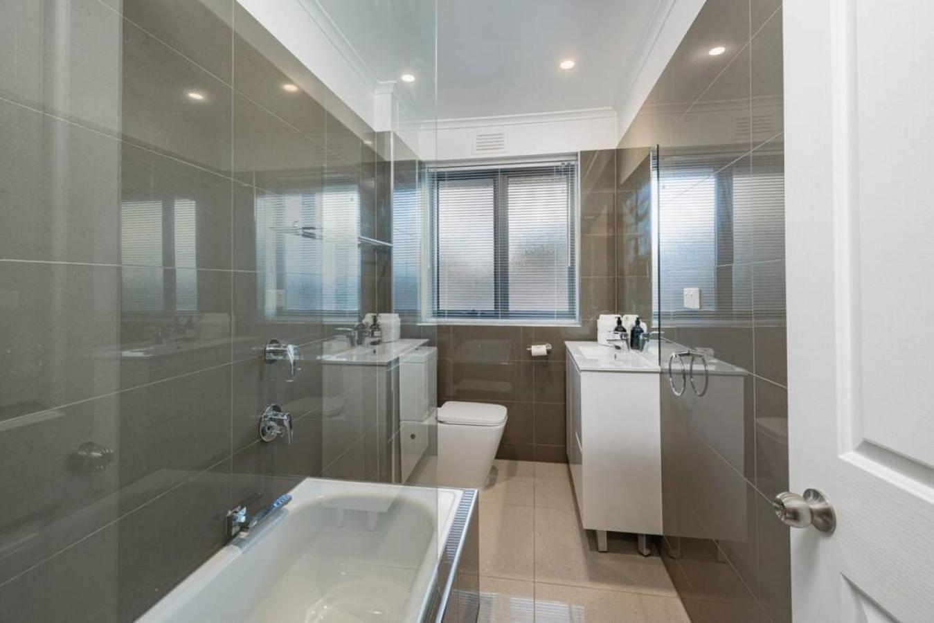 Apartment To Everything Spacious 1 Bedroom *