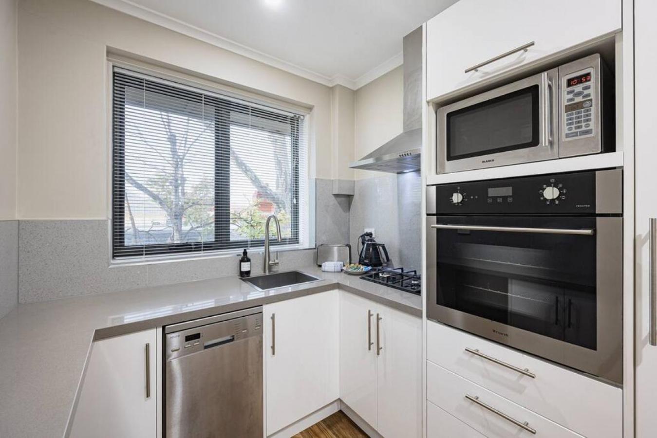 Apartment To Everything Spacious 1 Bedroom *