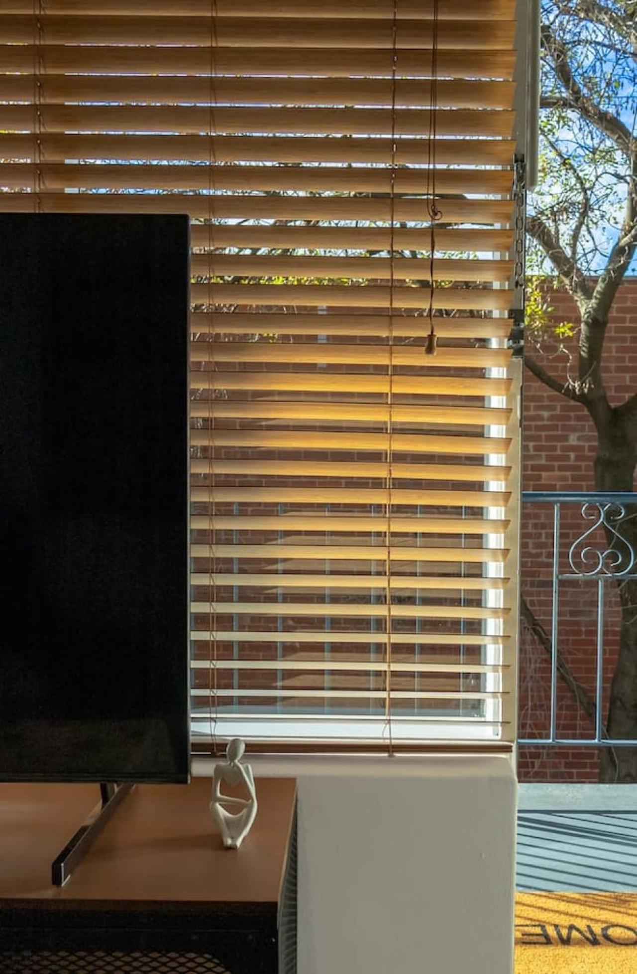 Modern Richmond 1br Spot Apartment Melbourne