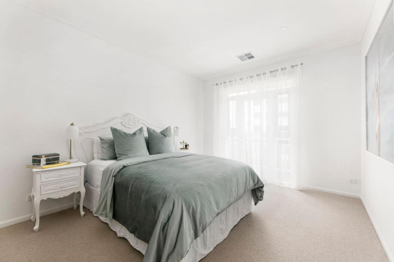Apartment 3-bed Luxury In Port Melbourne