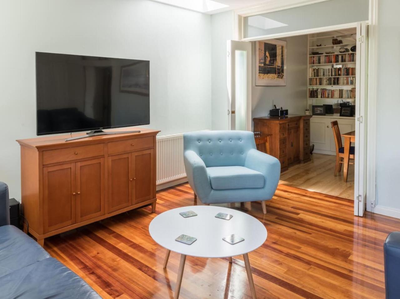 Holiday home Bright With Garden And Relaxing Bath Melbourne