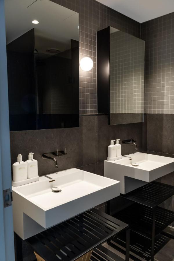 Apartment Claremont Style And Comfort South Yarra *