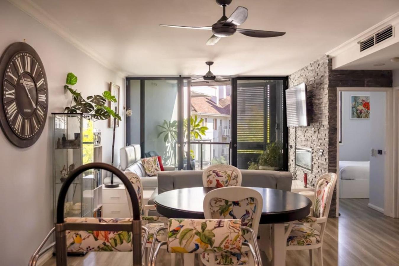 Apartment 3-bedroom In Vibrant St Kilda Rd Melbourne