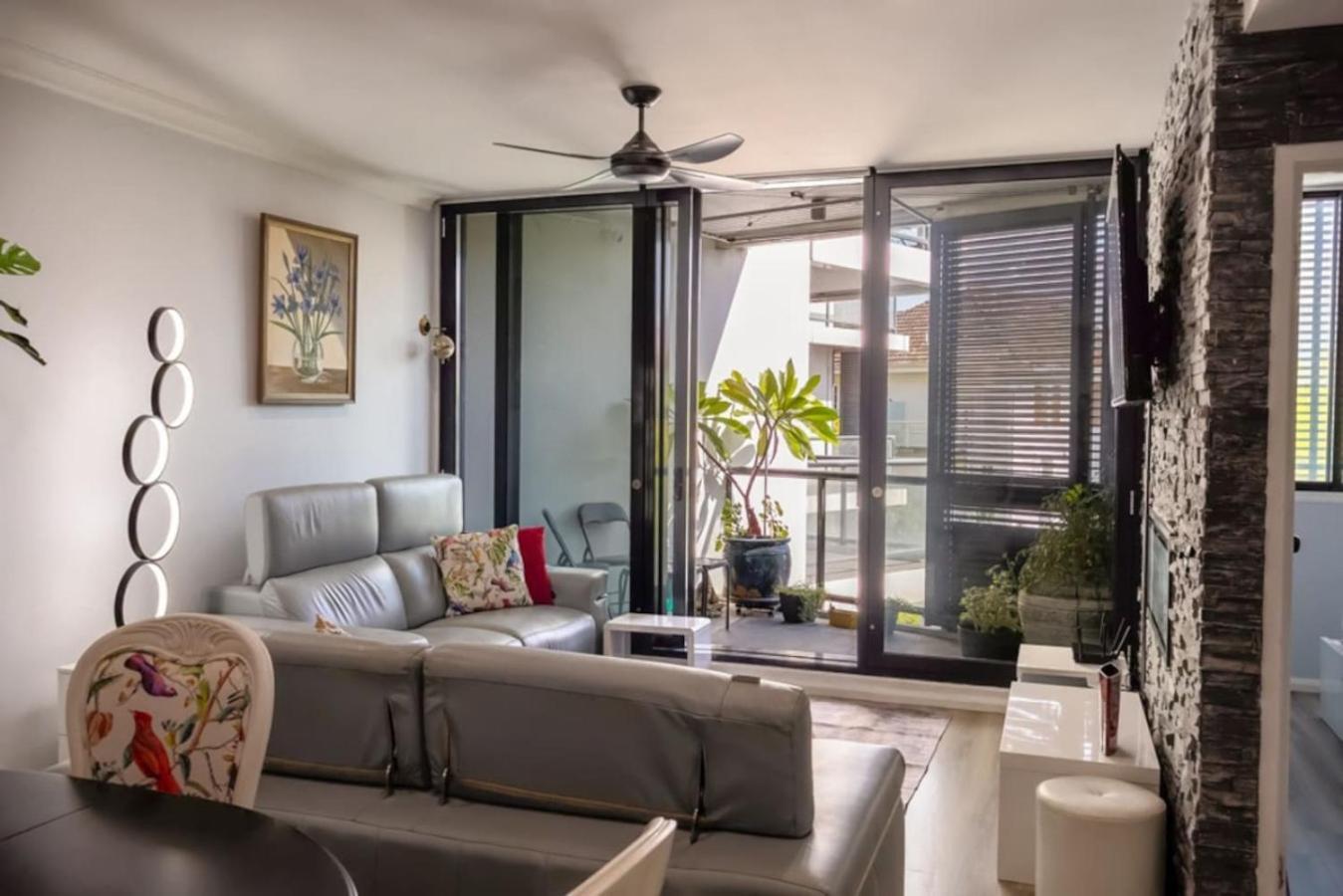 3-bedroom In Vibrant St Kilda Rd Melbourne
