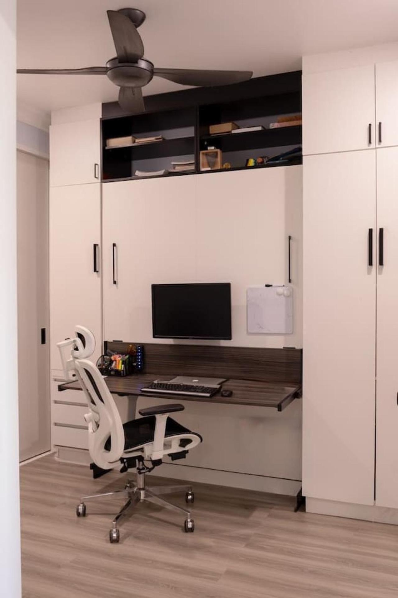 3-bedroom In Vibrant St Kilda Rd Apartment *