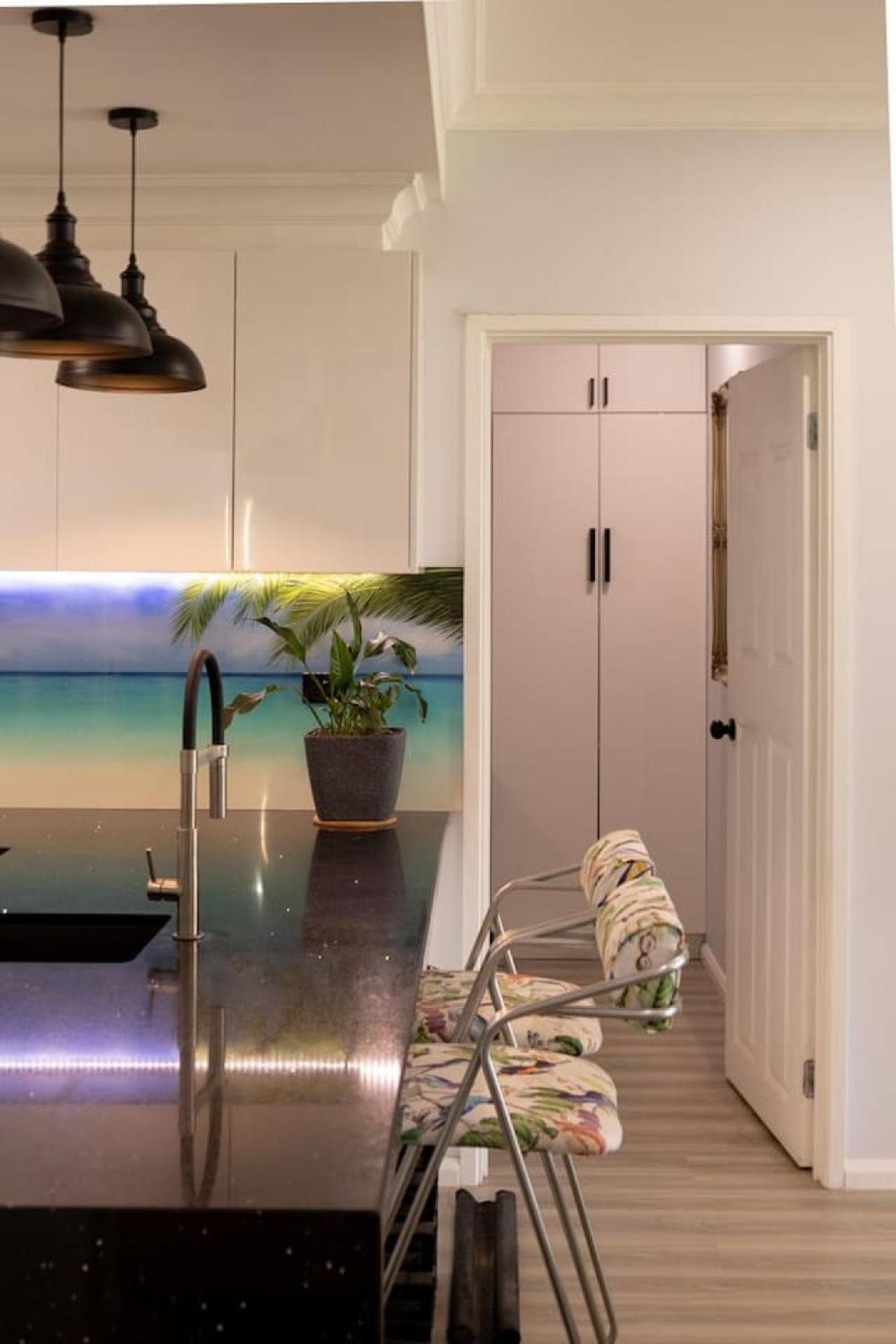 3-bedroom In Vibrant St Kilda Rd *