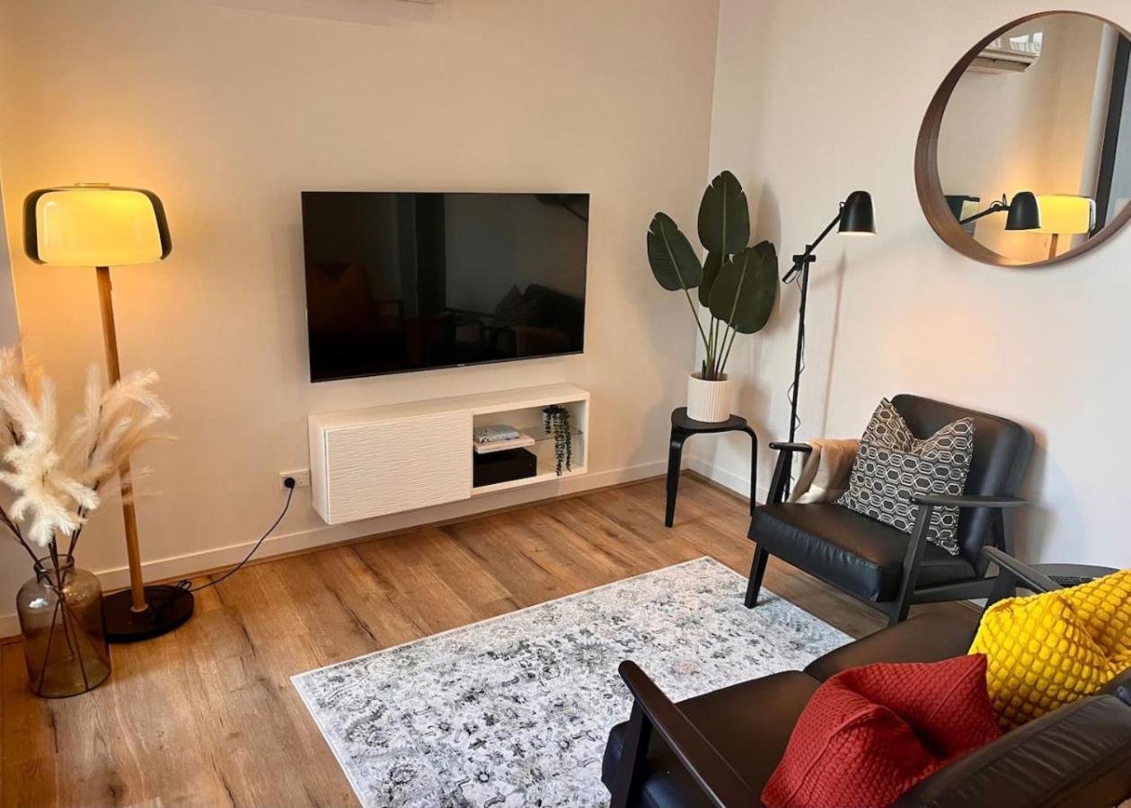 Modern Cozy Vibes In The Centre Of Richmond Apartment *