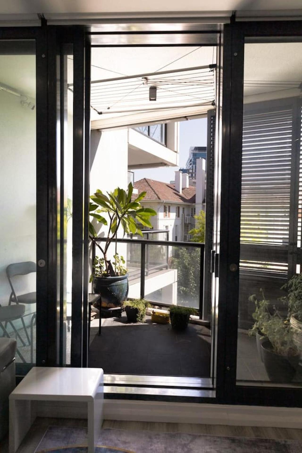 Apartment 3-bedroom In Vibrant St Kilda Rd *