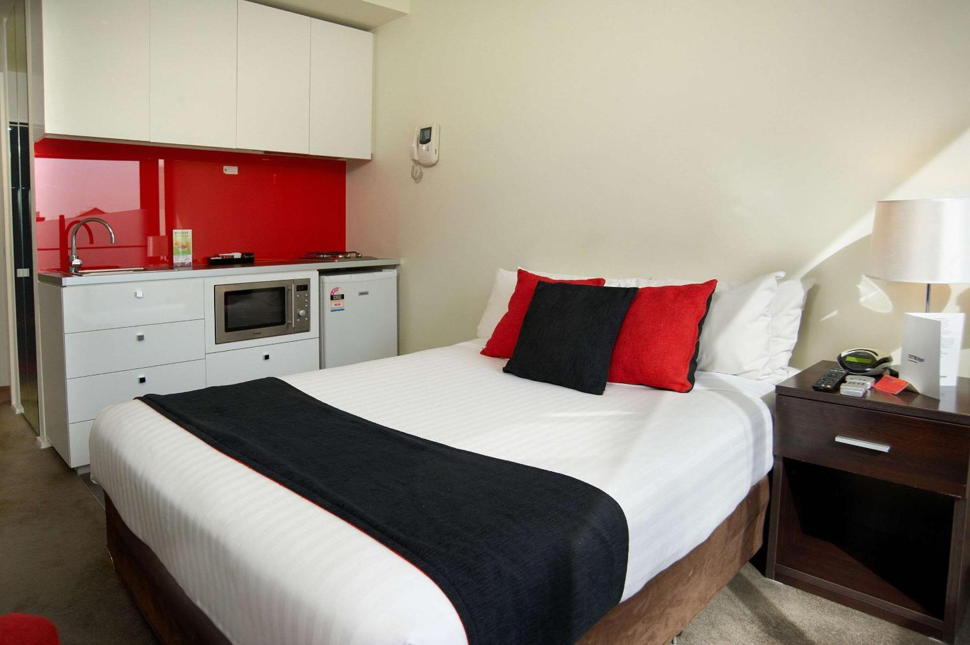 Hotel Comfort On Elizabeth 4*