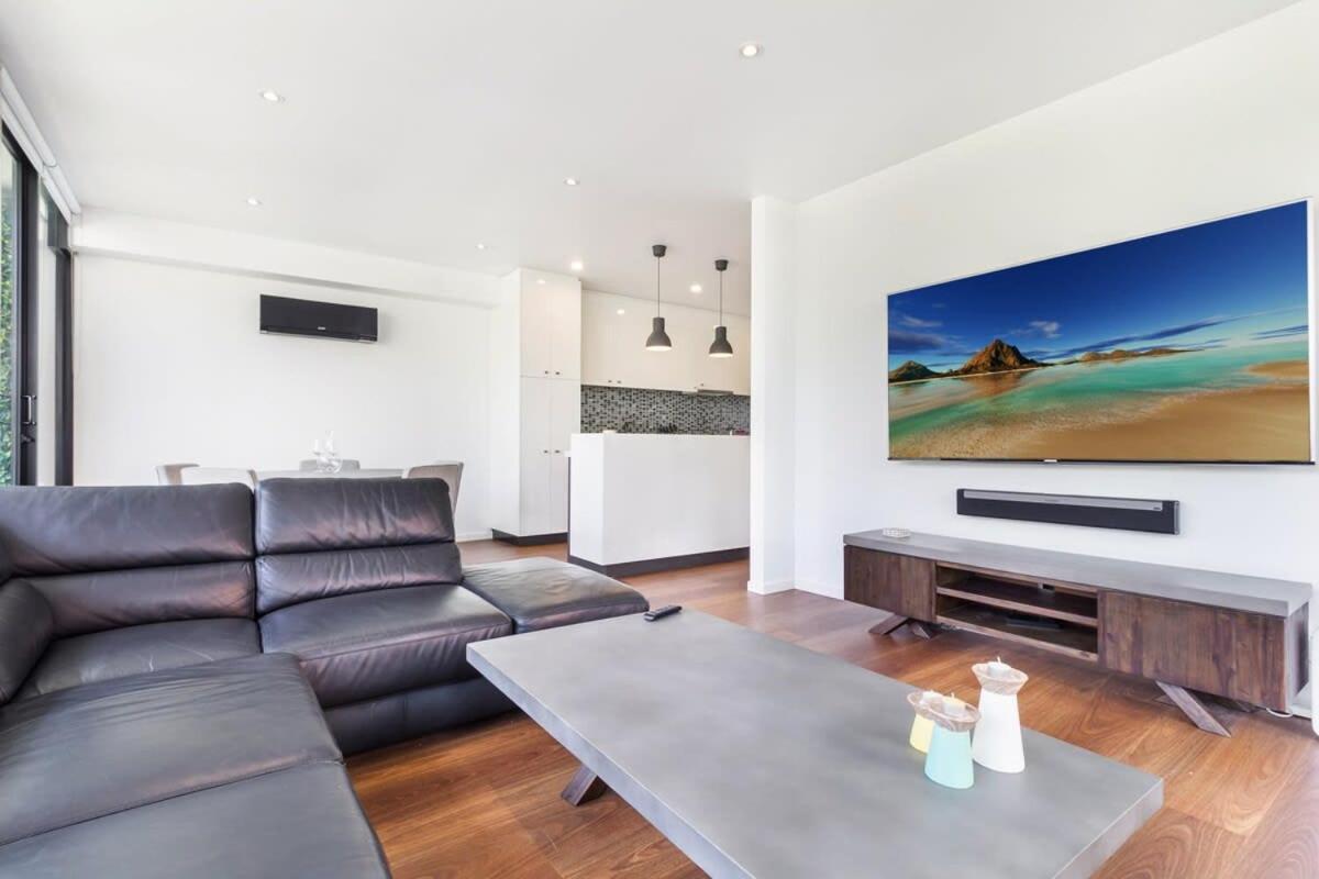 Smart In Elegant Suburb Close To * Melbourne