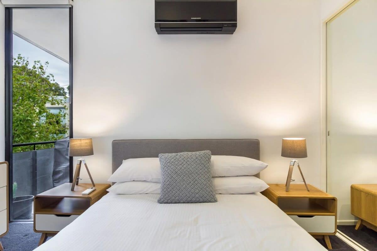 Apartment Smart In Elegant Suburb Close To *