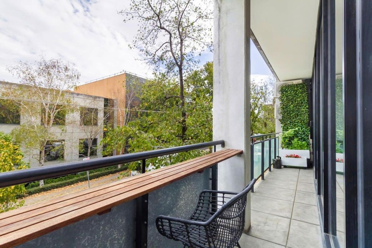 Smart In Elegant Suburb Close To Apartment
