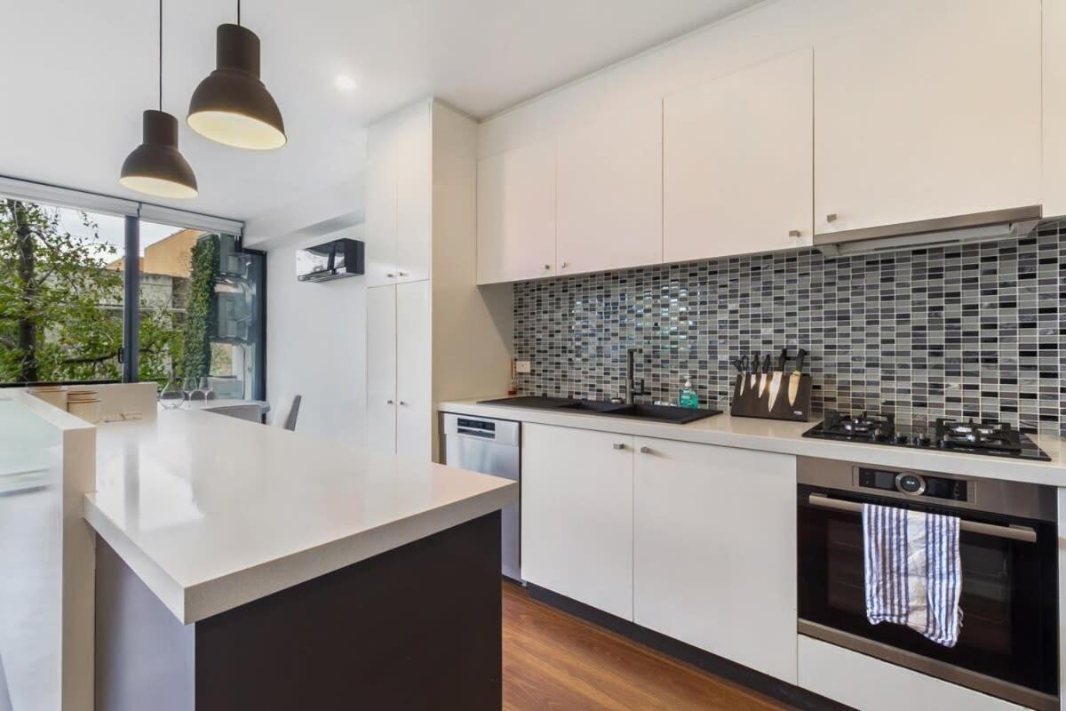 Apartment Smart In Elegant Suburb Close To *