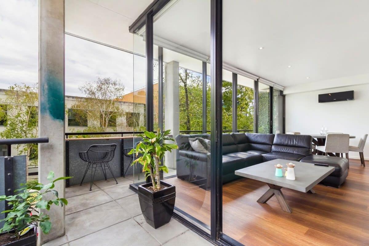 Apartment Smart In Elegant Suburb Close To Melbourne