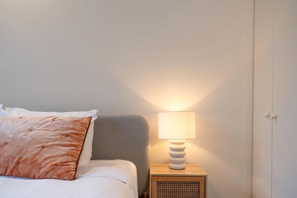 Flinders Lane Hideaway - Light-filled Cbd Retreat Apartment Melbourne