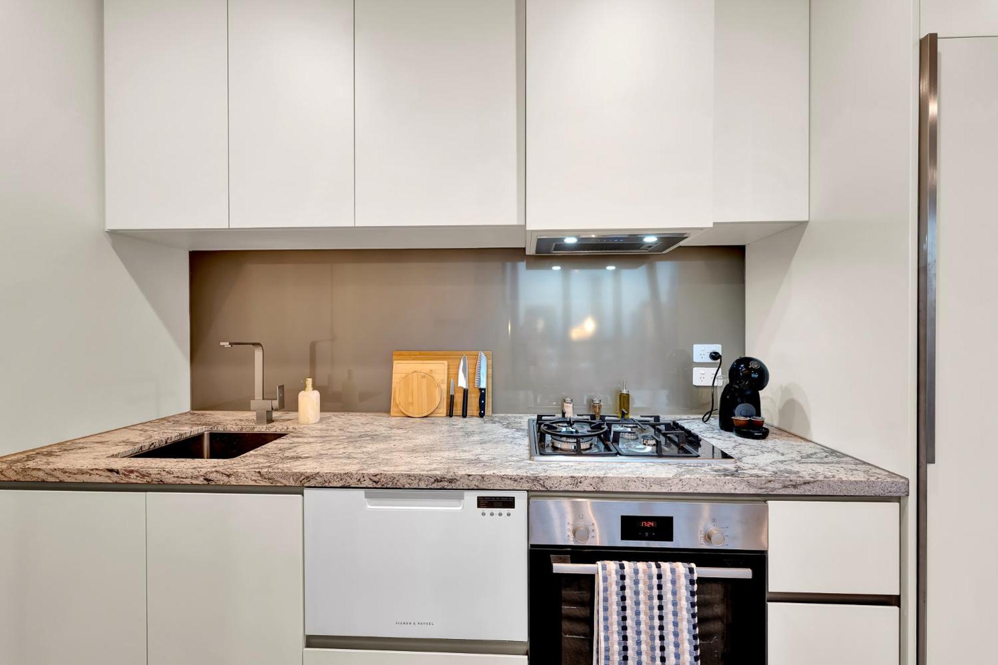 49th Floor Escape With Stunning Views Apartment *
