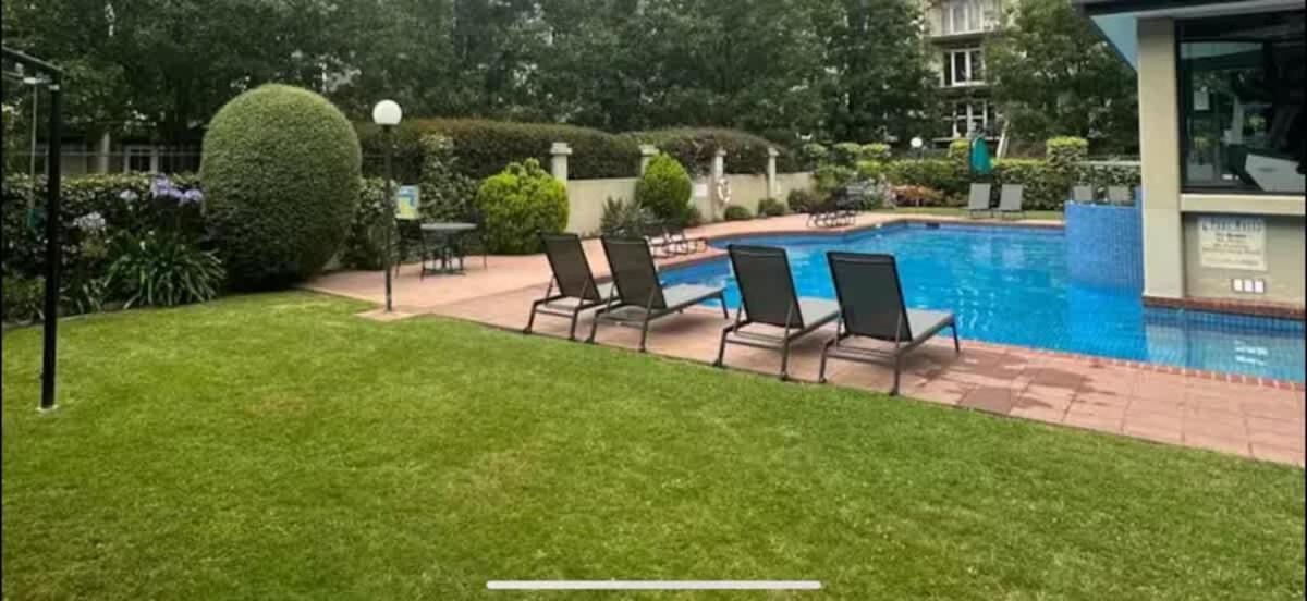 Large 3 Bedroom With Balcony And Garden