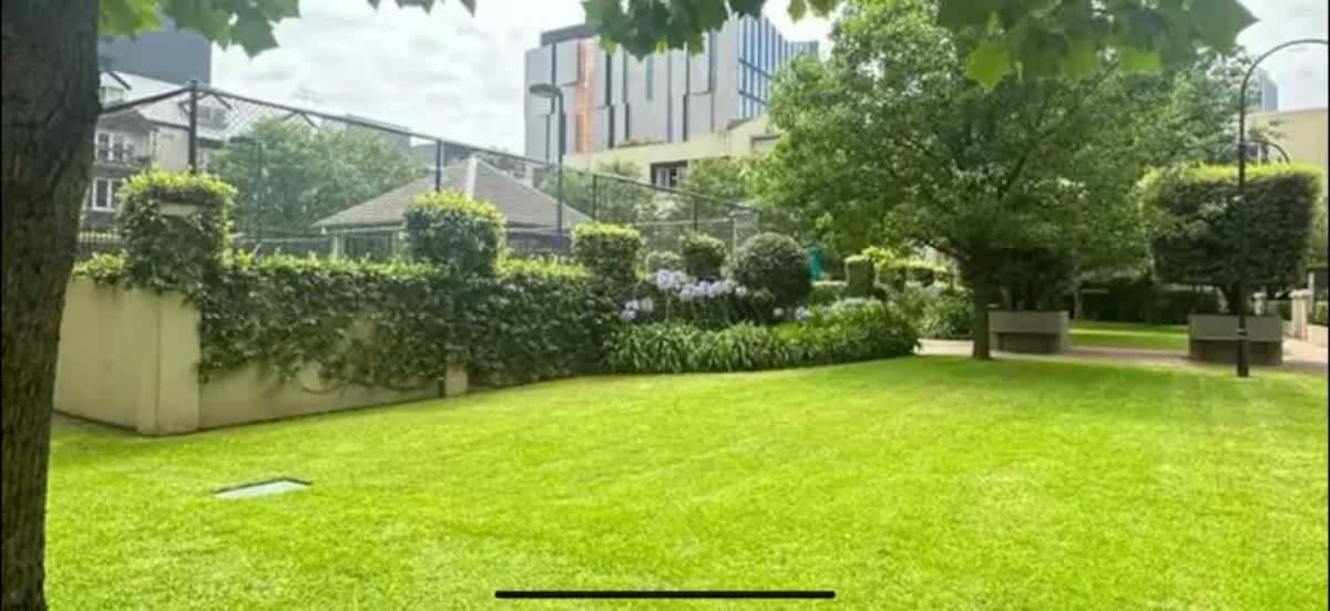 Apartment Large 3 Bedroom With Balcony And Garden