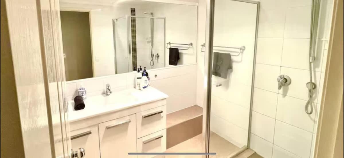 Apartment Large 3 Bedroom With Balcony And Garden *
