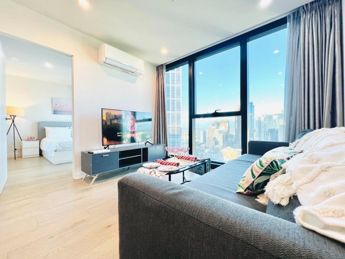 Cbd 3 Bedroom Luxury Pool Sauna Park Apartment