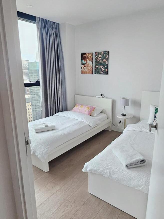 Cbd 3 Bedroom Luxury Pool Sauna Park Apartment Melbourne