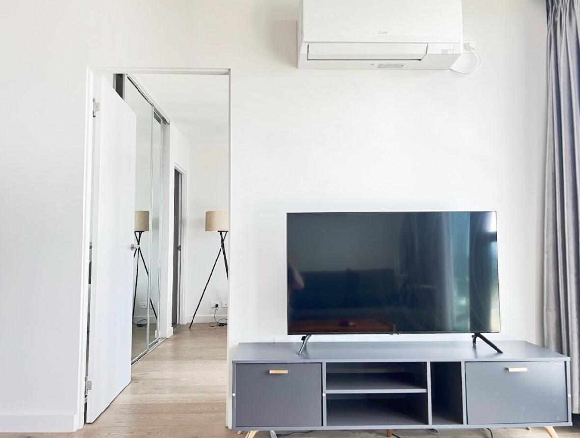 Cbd 3 Bedroom Luxury Pool Sauna Park Apartment