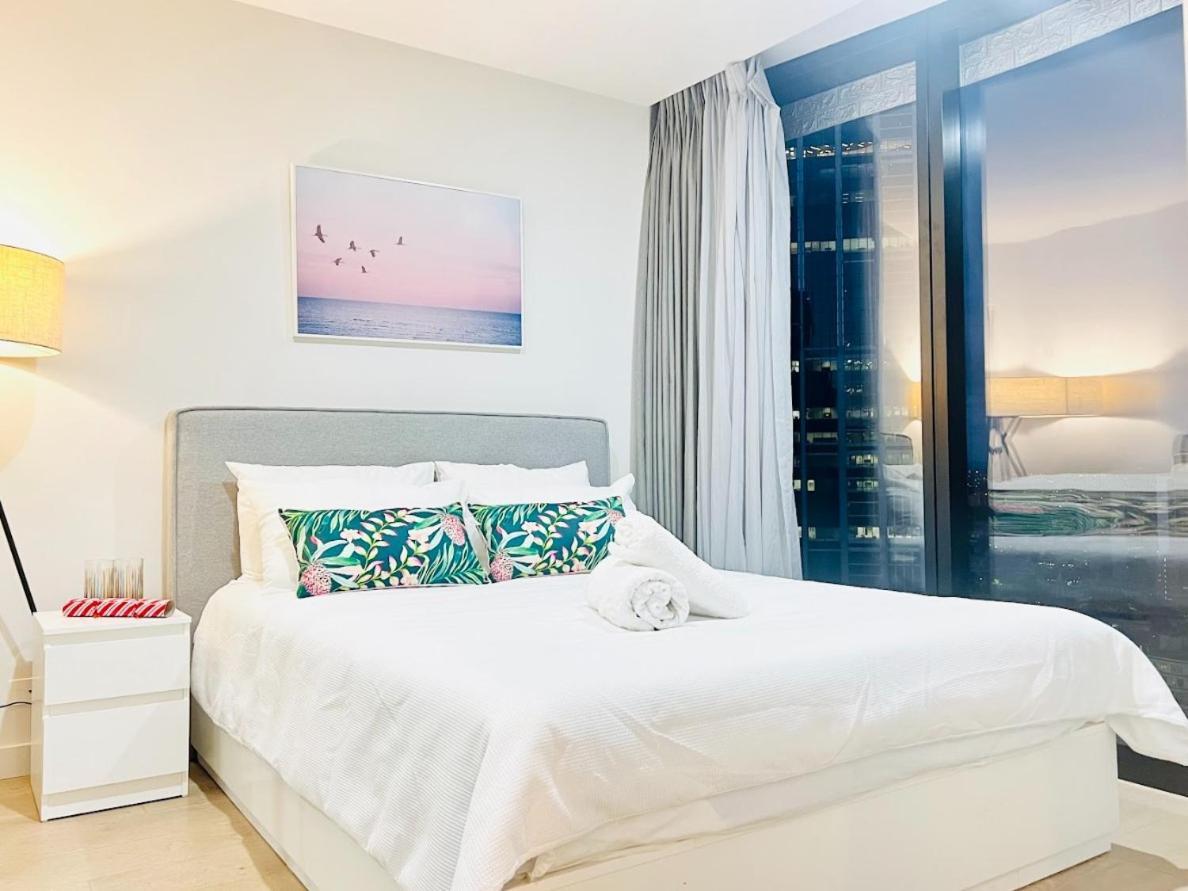 Apartment Cbd 3 Bedroom Luxury Pool Sauna Park Melbourne