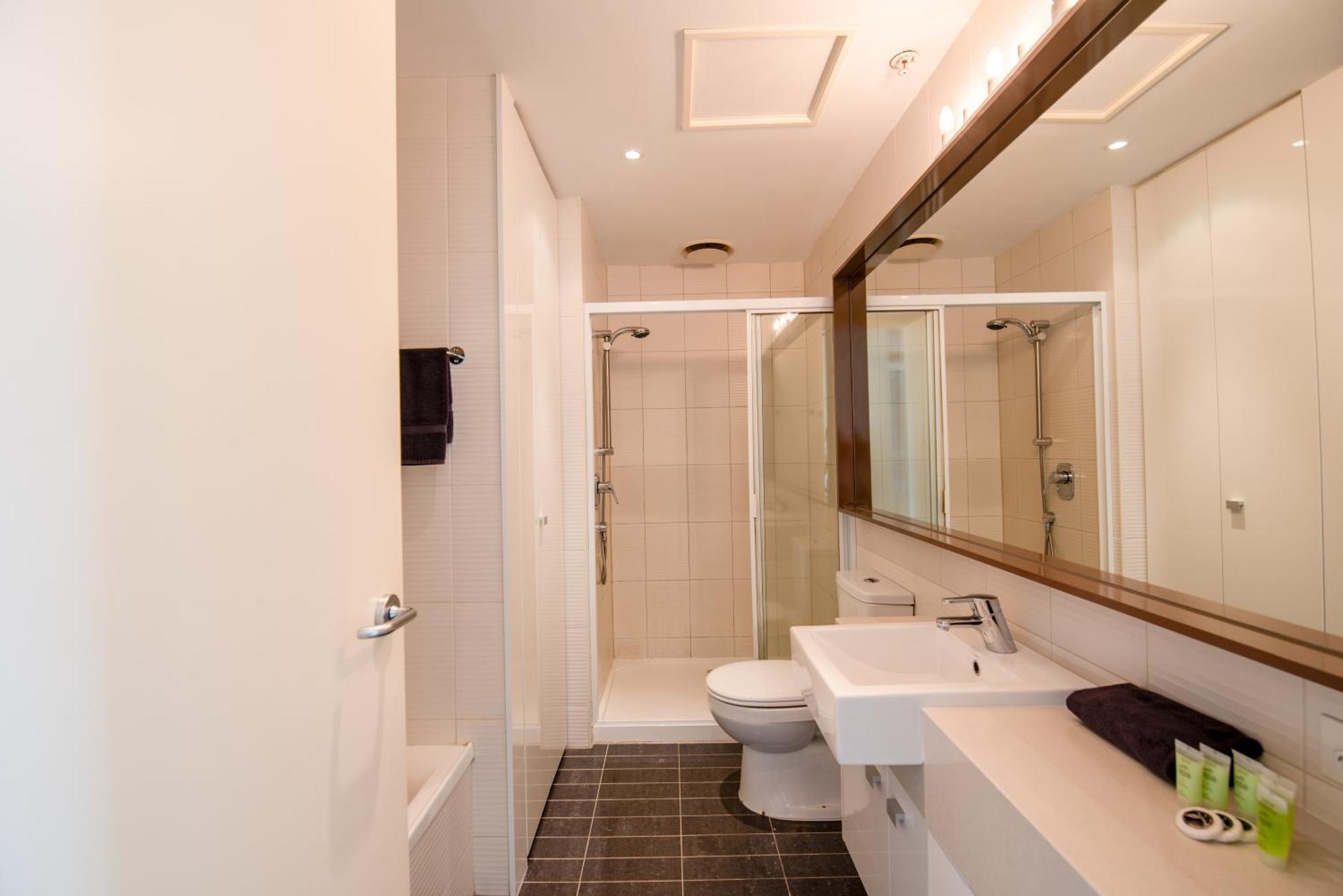 Apartment Executive 4 Bedroom Near Mcec Casino