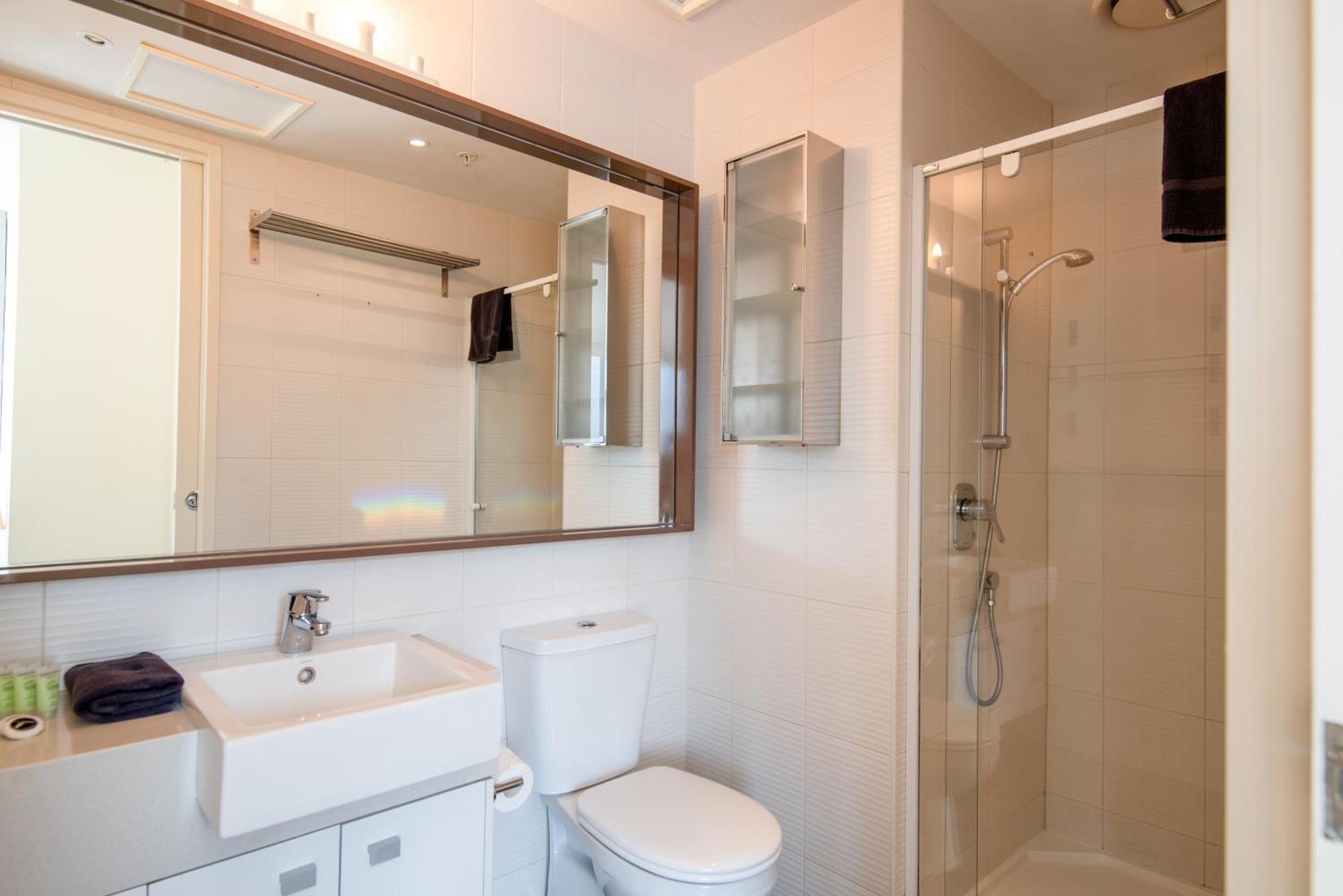 Executive 4 Bedroom Near Mcec Casino Apartment *
