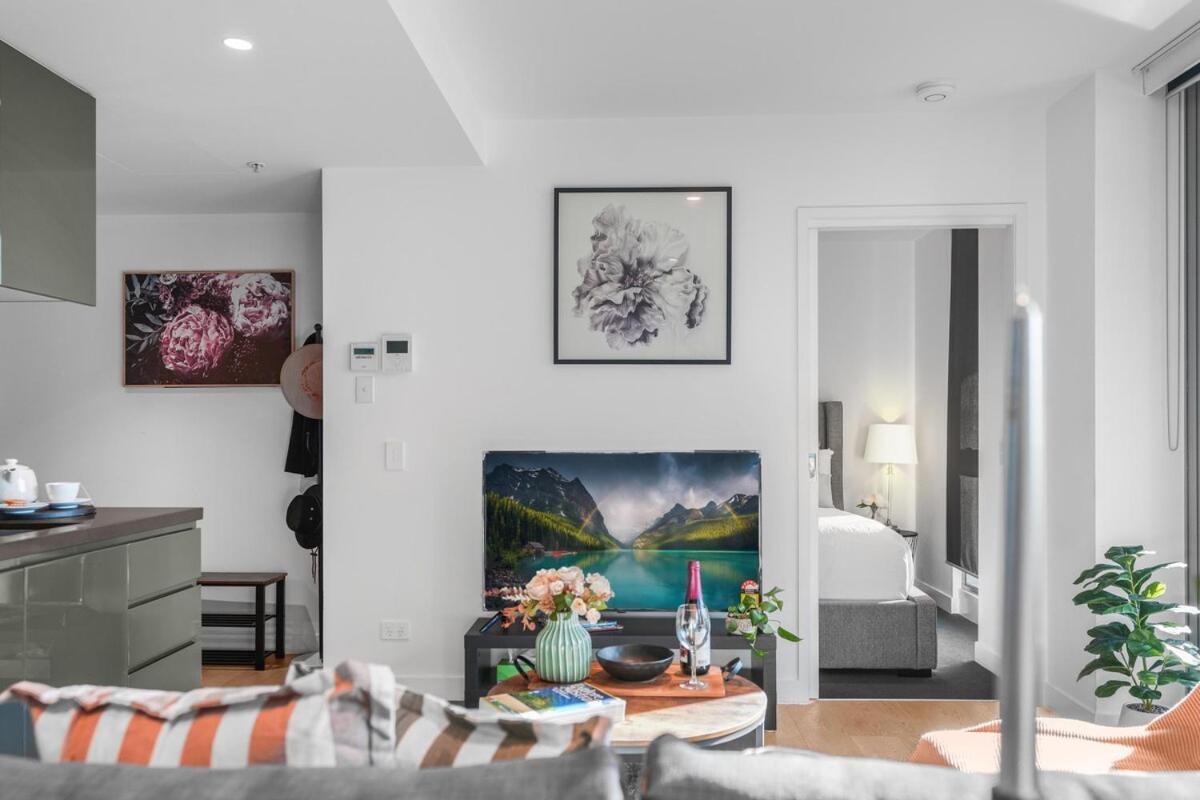 Imagine Marco 1 Bedroom 2 Beds With A Pool Cinema Gym Near Cbd, Crown Casino & Exhibition Centre Apartment *