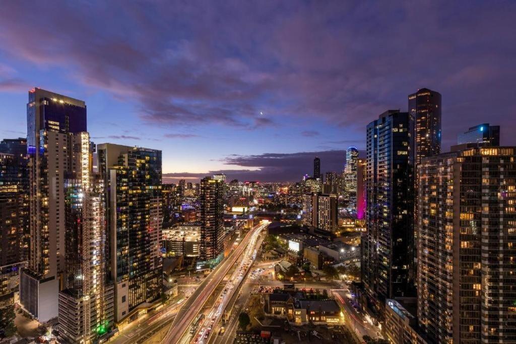 Apartment Imagine Marco 1 Bedroom 2 Beds With A Pool Cinema Gym Near Cbd, Crown Casino & Exhibition Centre *