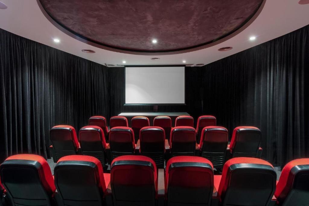 Imagine Marco 1 Bedroom 2 Beds With A Pool Cinema Gym Near Cbd, Crown Casino & Exhibition Centre Melbourne