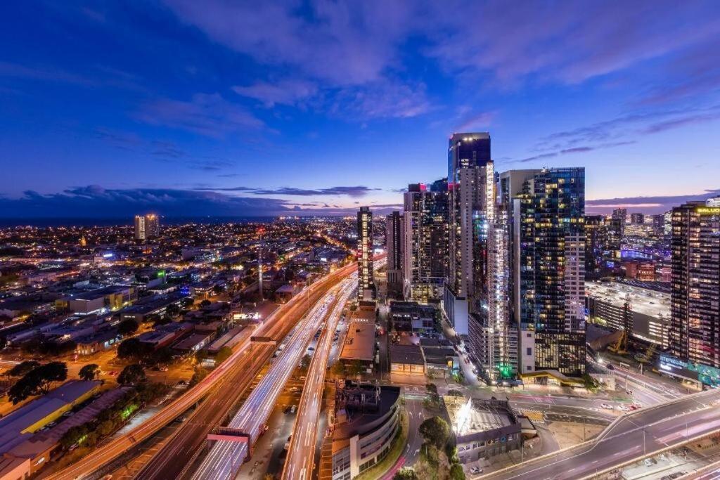 Imagine Marco 1 Bedroom 2 Beds With A Pool Cinema Gym Near Cbd, Crown Casino & Exhibition Centre * Melbourne