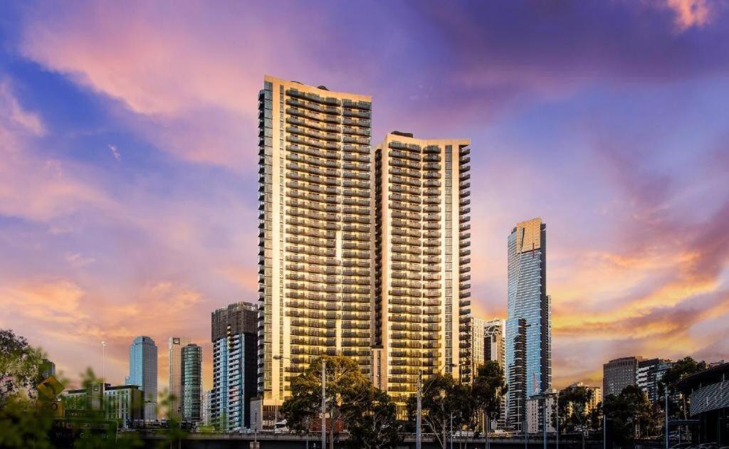 Imagine Marco 1 Bedroom 2 Beds With A Pool Cinema Gym Near Cbd, Crown Casino & Exhibition Centre * Melbourne