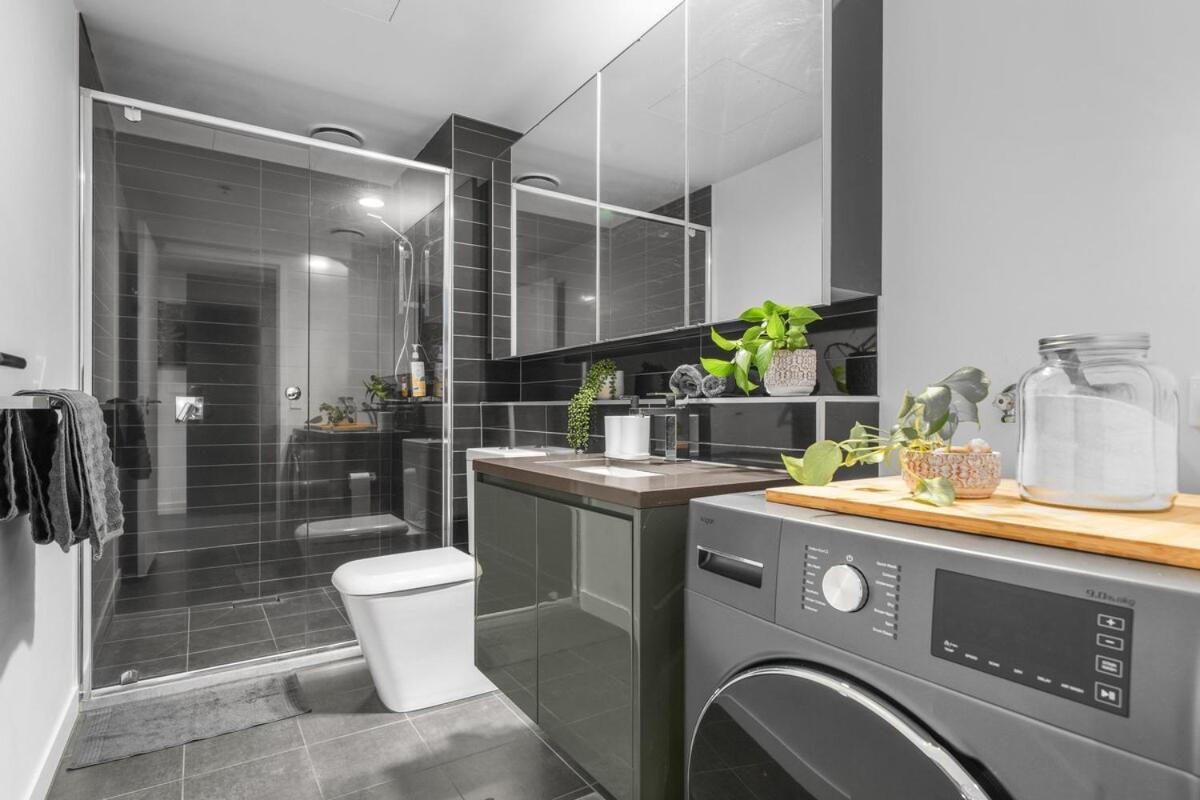 Imagine Marco 1 Bedroom 2 Beds With A Pool Cinema Gym Near Cbd, Crown Casino & Exhibition Centre