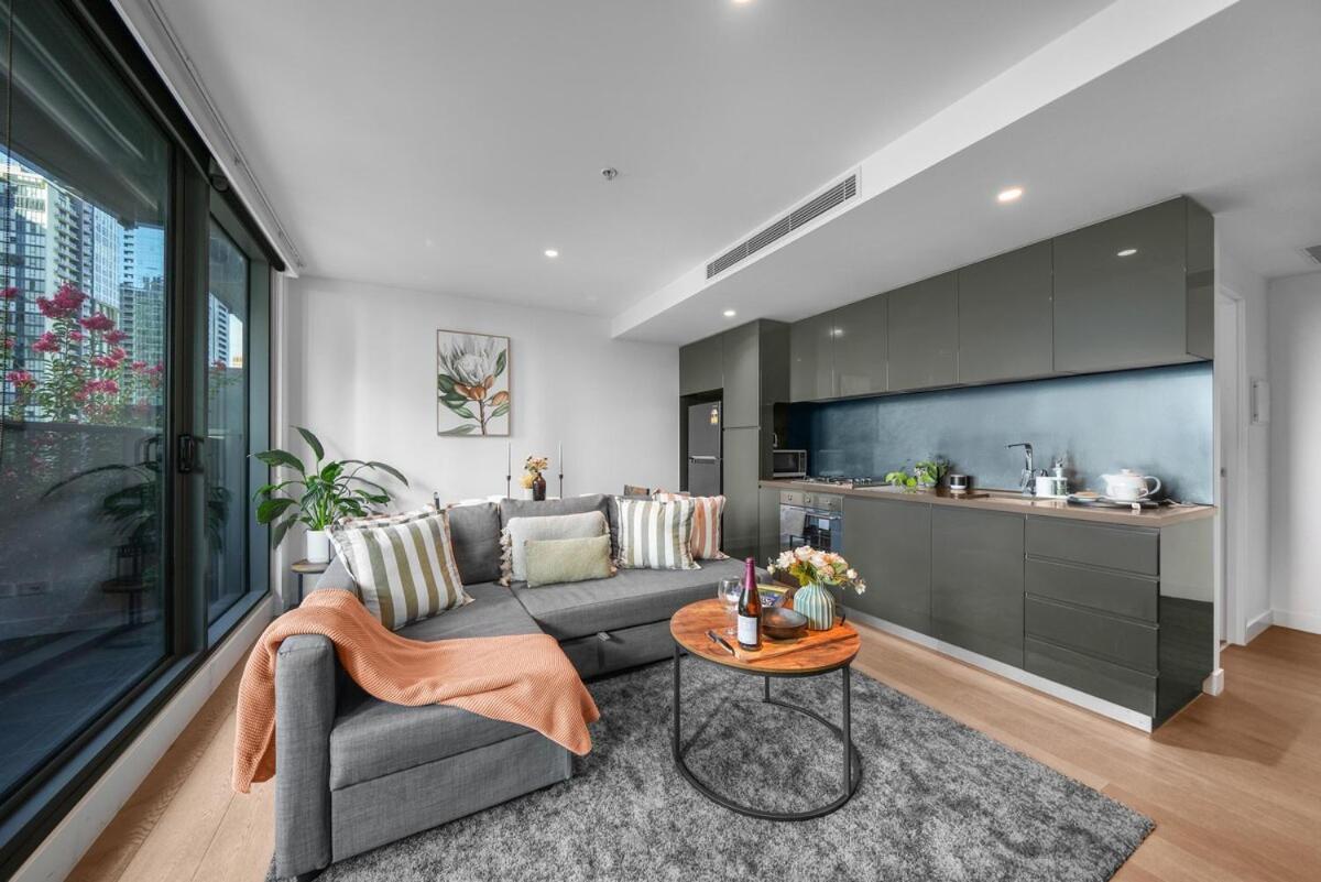 Imagine Marco 1 Bedroom 2 Beds With A Pool Cinema Gym Near Cbd, Crown Casino & Exhibition Centre
