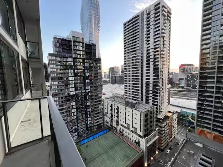 Apartment Centre Getaway Pool, Gym & Netflix