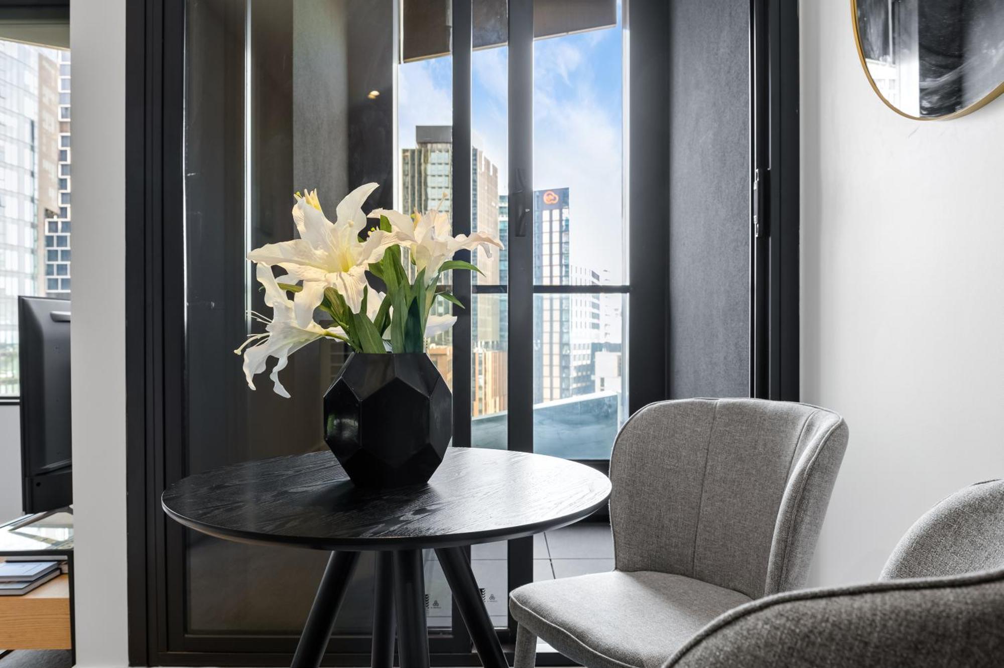 Cbd Park Views Retreat With Free Parking - Up To 4 Pax Apartment