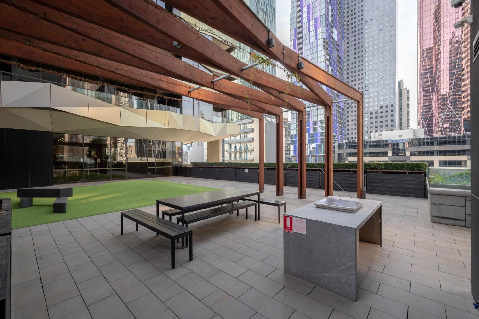 Cbd Park Views Retreat With Free Parking - Up To 4 Pax