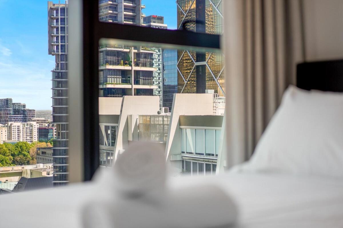 Luminous 19th Floor 1b1b Apartment Melbourne