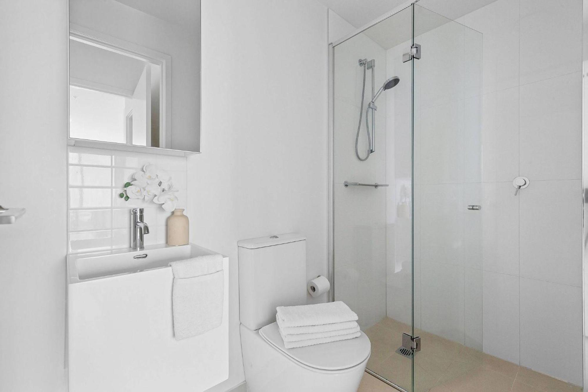 Modern 2br Panoramic Views & Free Parking Melbourne