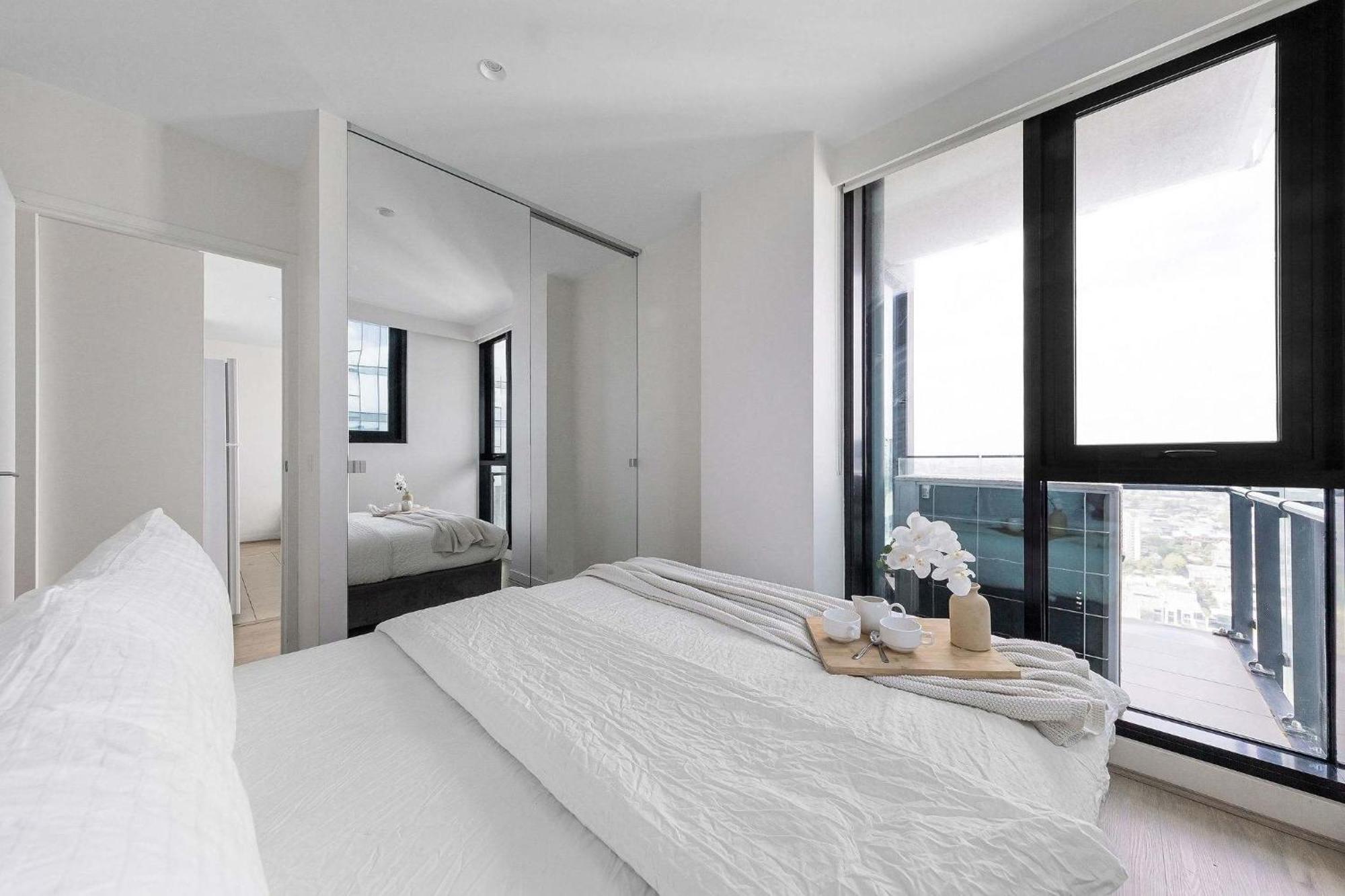 Modern 2br Panoramic Views & Free Parking Apartment Melbourne