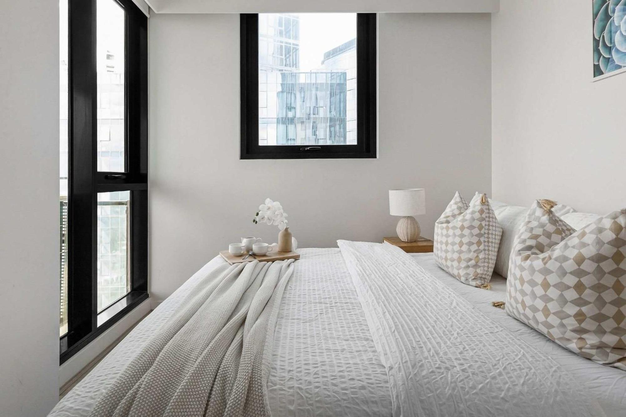Modern 2br Panoramic Views & Free Parking Apartment Melbourne