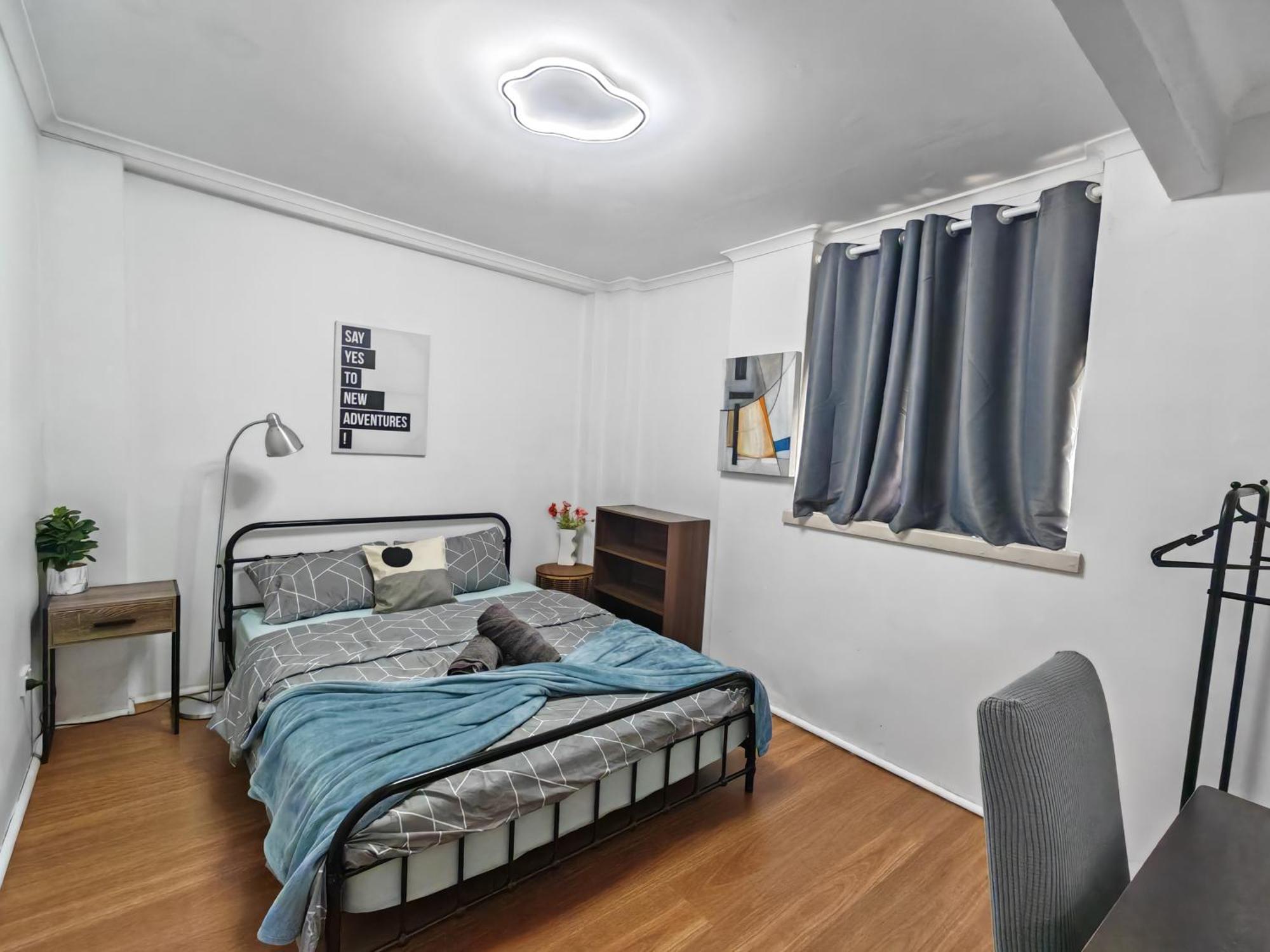Cozy - 15 Mins To Airport & 500m To Train Apartment *