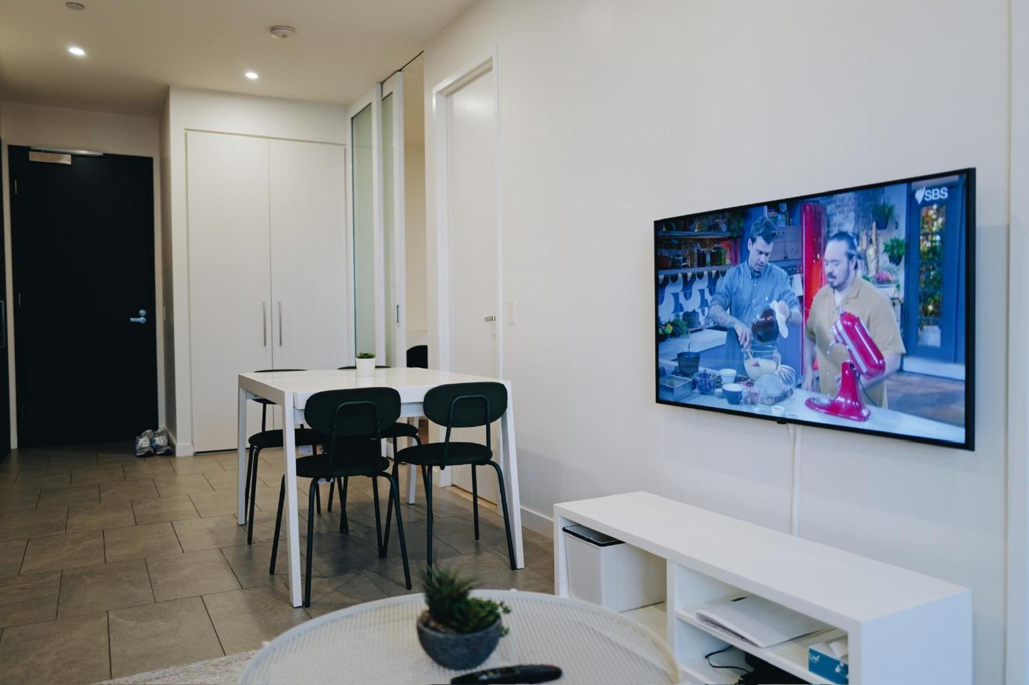 Apartment Modern Getaway - Pool, & Sauna Melbourne