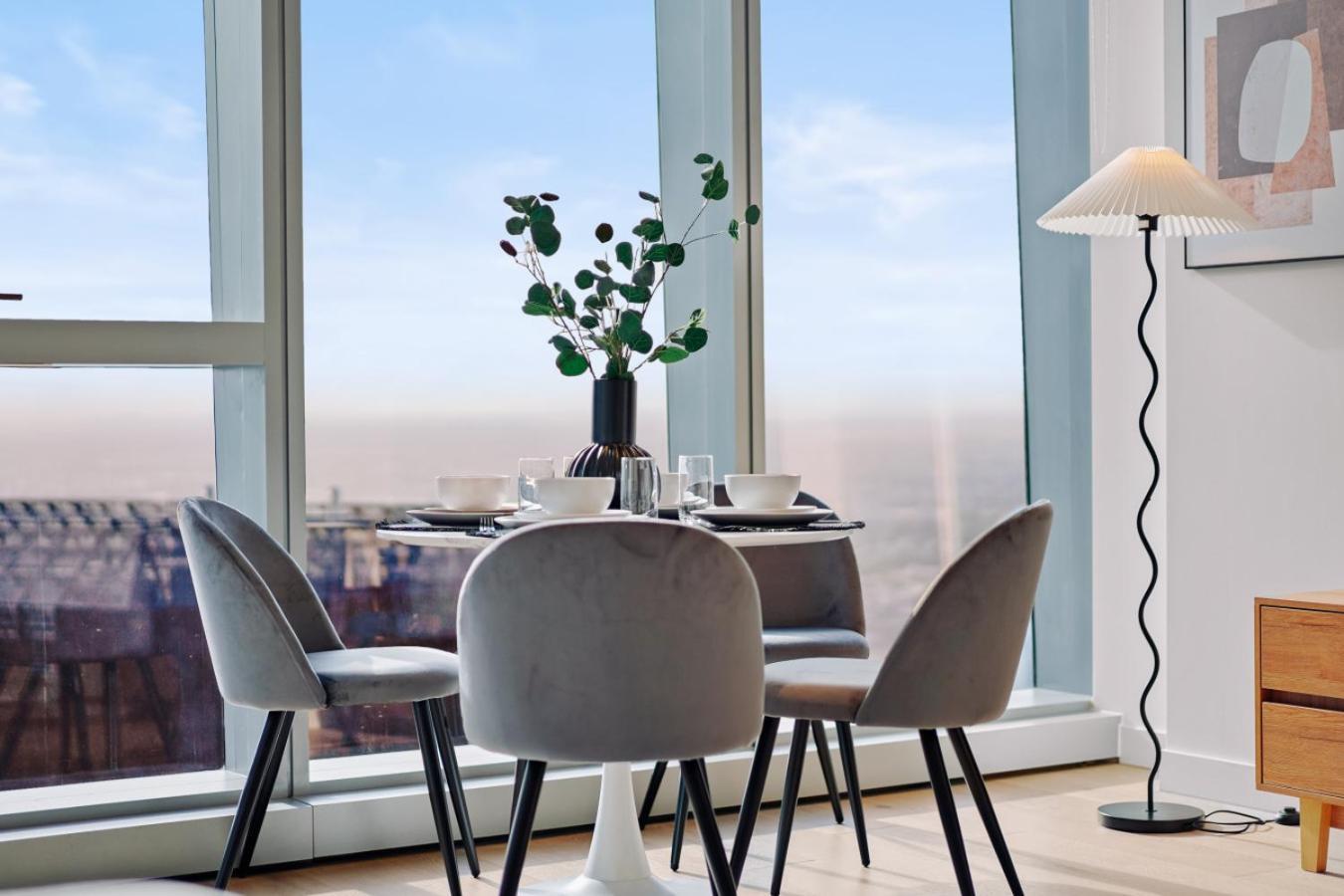 Lux Cbd Escape 2br With Pool Gym Sauna Melbourne