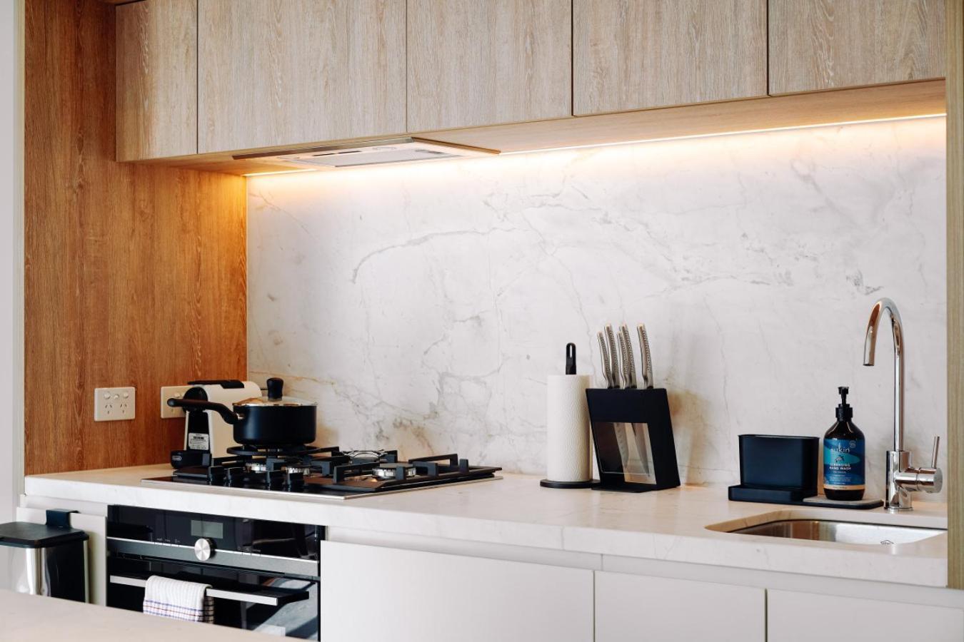 Lux Cbd Escape 2br With Pool Gym Sauna Apartment Melbourne