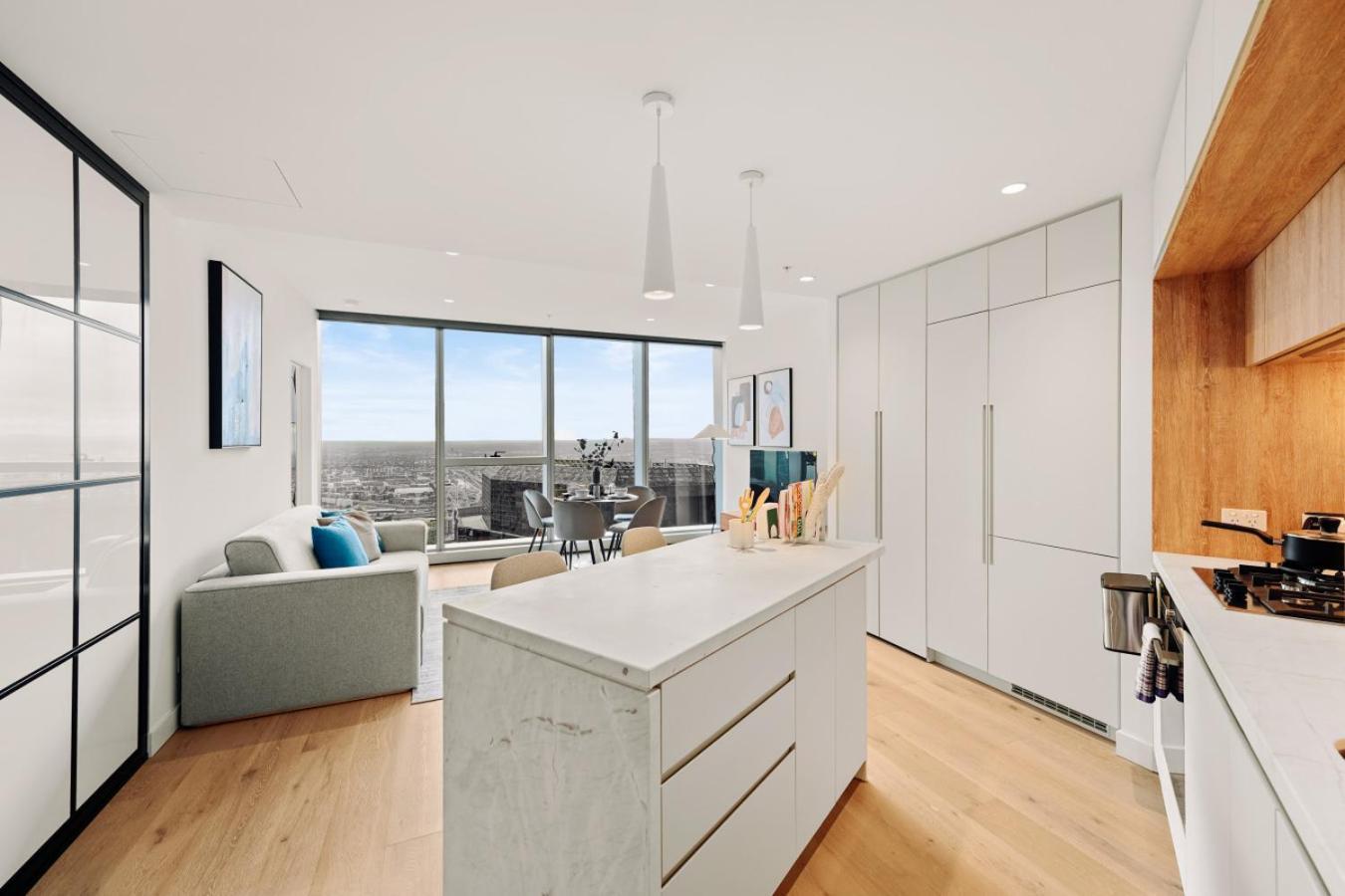 Lux Cbd Escape 2br With Pool Gym Sauna Apartment *