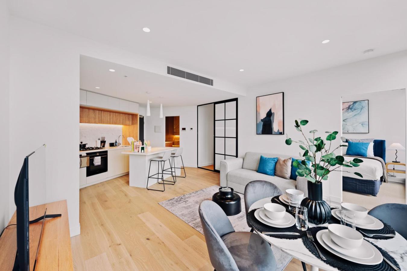 Apartment Lux Cbd Escape 2br With Pool Gym Sauna *